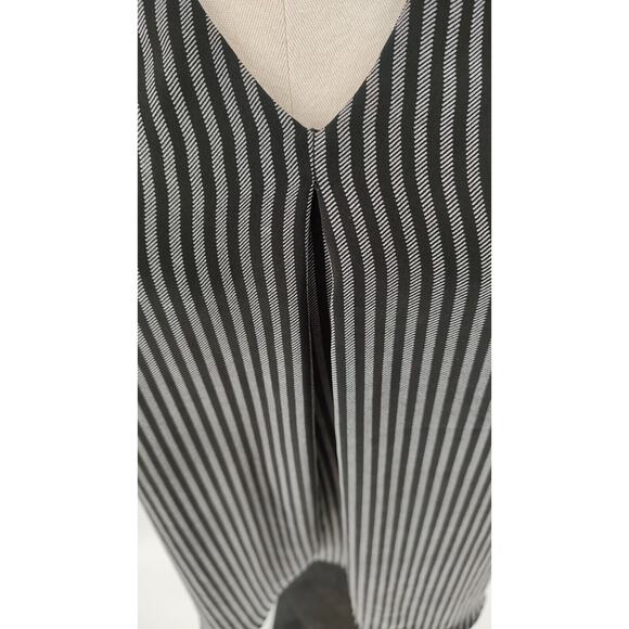 Worthington Woman's Black White Stripped Shell Top Size XL Pleat Front more room - Picture 6 of 8